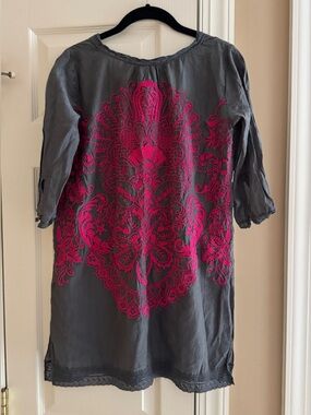 Odd Molly Silk Charcoal Tunic Top with Fuchsia Embroidery. Size 1 (XS-S)